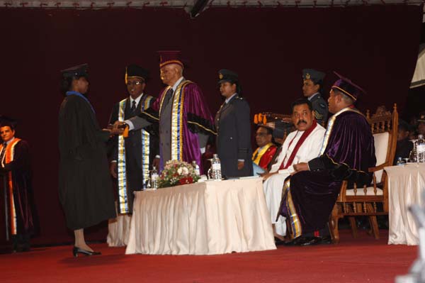 ත්රිවිධ හමුදා නිළධාරීන් 119 දෙනෙකු ජනපති අතින් උපාධි ලබයි