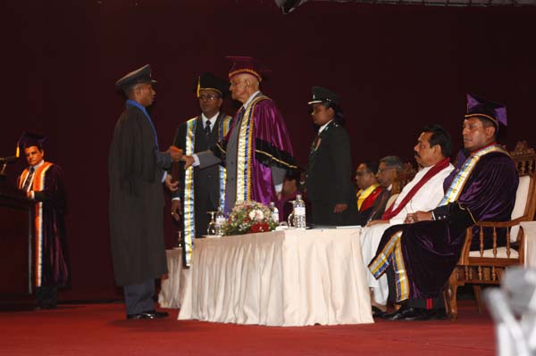 ත්රිවිධ හමුදා නිළධාරීන් 119 දෙනෙකු ජනපති අතින් උපාධි ලබයි