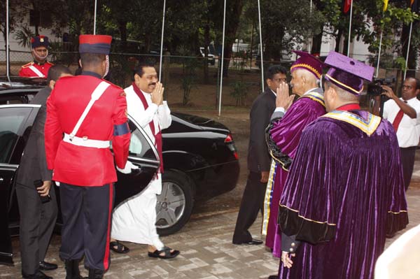 ත්රිවිධ හමුදා නිළධාරීන් 119 දෙනෙකු ජනපති අතින් උපාධි ලබයි