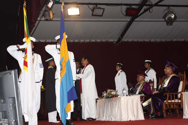 ත්රිවිධ හමුදා නිළධාරීන් 119 දෙනෙකු ජනපති අතින් උපාධි ලබයි