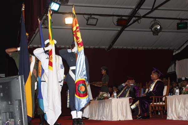 ත්රිවිධ හමුදා නිළධාරීන් 119 දෙනෙකු ජනපති අතින් උපාධි ලබයි