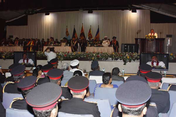 ත්රිවිධ හමුදා නිළධාරීන් 119 දෙනෙකු ජනපති අතින් උපාධි ලබයි