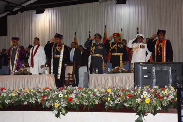 ත්රිවිධ හමුදා නිළධාරීන් 119 දෙනෙකු ජනපති අතින් උපාධි ලබයි