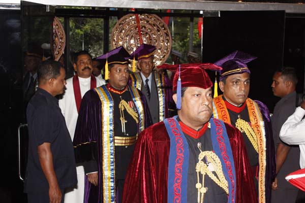 ත්රිවිධ හමුදා නිළධාරීන් 119 දෙනෙකු ජනපති අතින් උපාධි ලබයි