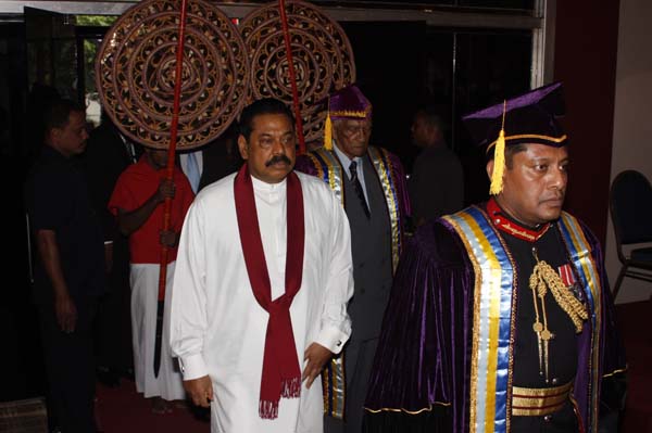 ත්රිවිධ හමුදා නිළධාරීන් 119 දෙනෙකු ජනපති අතින් උපාධි ලබයි