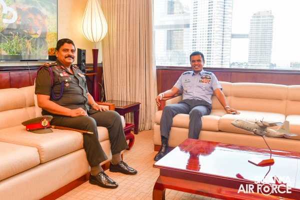 COMMANDANT OF THE DEFENCE SERVICES COMMAND AND STAFF COLLEGE CALLS ON THE COMMANDER