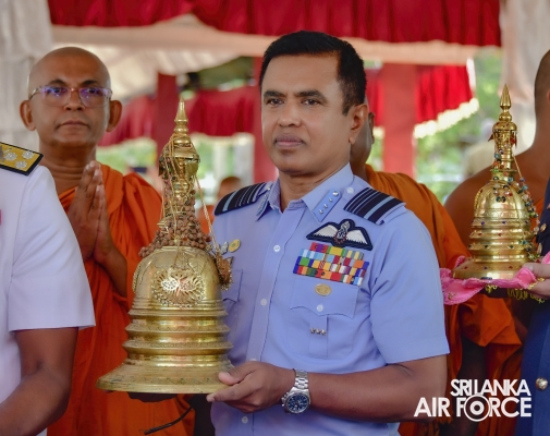 SLAF COMMANDER ATTENDS THE RELIC ENSHRINEMENT CEREMONY AT HISTORICAL DEEGAWAPIYA STUPA