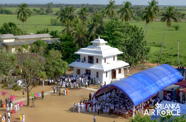 SLAF COMMANDER ATTENDS THE RELIC ENSHRINEMENT CEREMONY AT HISTORICAL DEEGAWAPIYA STUPA