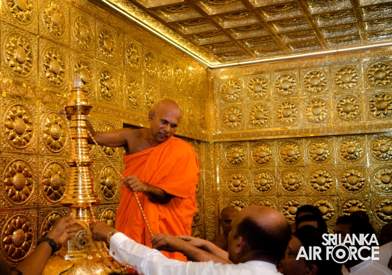 SLAF COMMANDER ATTENDS THE RELIC ENSHRINEMENT CEREMONY AT HISTORICAL DEEGAWAPIYA STUPA