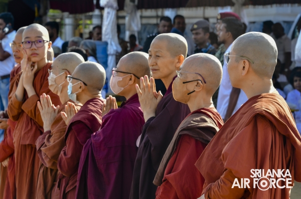SLAF COMMANDER ATTENDS THE RELIC ENSHRINEMENT CEREMONY AT HISTORICAL DEEGAWAPIYA STUPA
