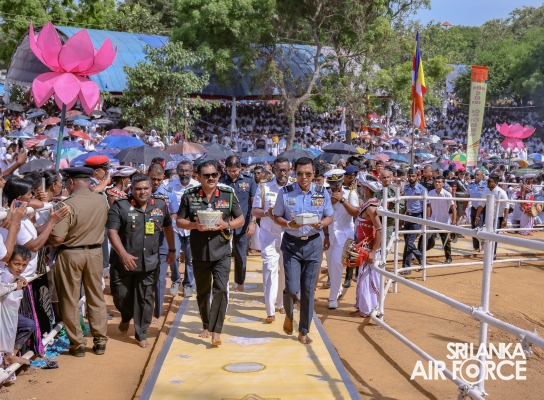 SLAF COMMANDER ATTENDS THE RELIC ENSHRINEMENT CEREMONY AT HISTORICAL DEEGAWAPIYA STUPA