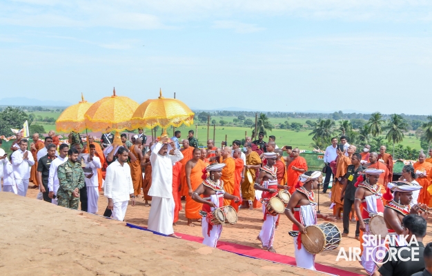 SLAF COMMANDER ATTENDS THE RELIC ENSHRINEMENT CEREMONY AT HISTORICAL DEEGAWAPIYA STUPA
