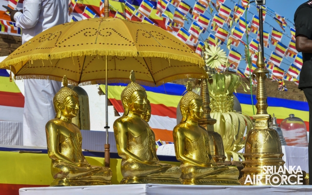 SLAF COMMANDER ATTENDS THE RELIC ENSHRINEMENT CEREMONY AT HISTORICAL DEEGAWAPIYA STUPA