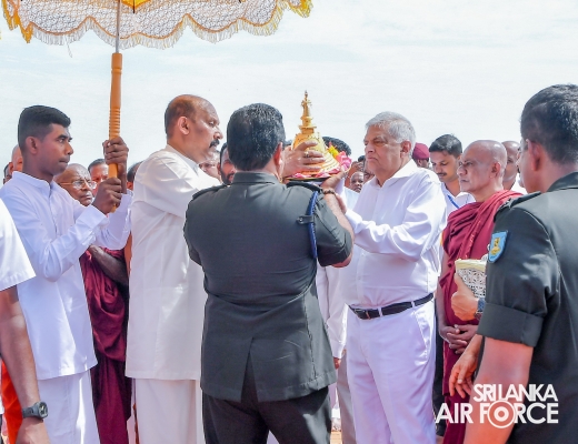 SLAF COMMANDER ATTENDS THE RELIC ENSHRINEMENT CEREMONY AT HISTORICAL DEEGAWAPIYA STUPA