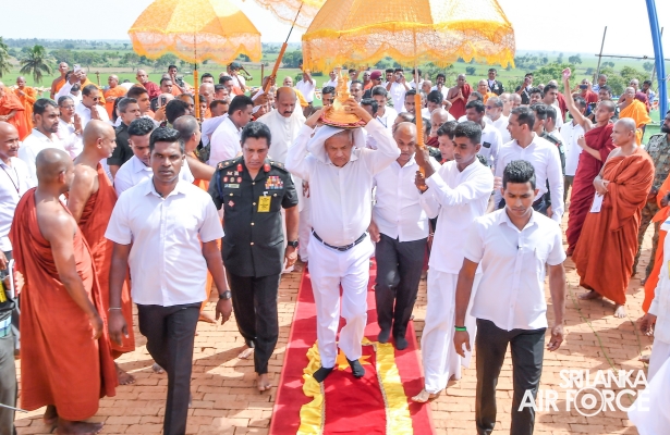 SLAF COMMANDER ATTENDS THE RELIC ENSHRINEMENT CEREMONY AT HISTORICAL DEEGAWAPIYA STUPA