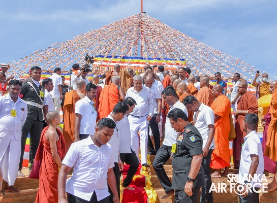 SLAF COMMANDER ATTENDS THE RELIC ENSHRINEMENT CEREMONY AT HISTORICAL DEEGAWAPIYA STUPA