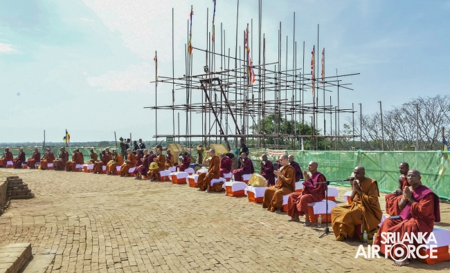 SLAF COMMANDER ATTENDS THE RELIC ENSHRINEMENT CEREMONY AT HISTORICAL DEEGAWAPIYA STUPA