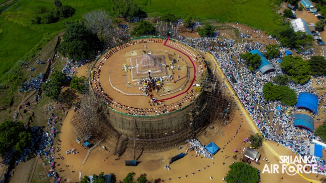 SLAF COMMANDER ATTENDS THE RELIC ENSHRINEMENT CEREMONY AT HISTORICAL DEEGAWAPIYA STUPA