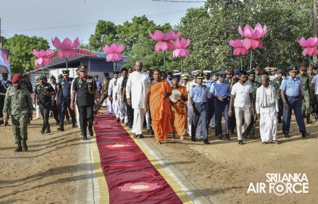 SLAF COMMANDER ATTENDS THE RELIC ENSHRINEMENT CEREMONY AT HISTORICAL DEEGAWAPIYA STUPA