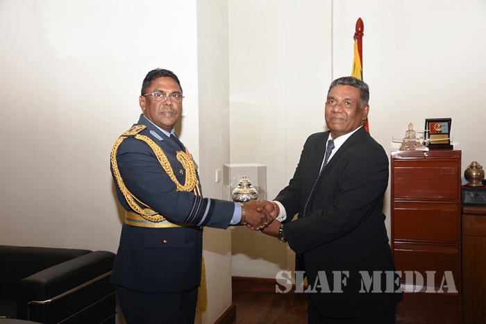 SLAF Commander Calls on the Defence Secretary