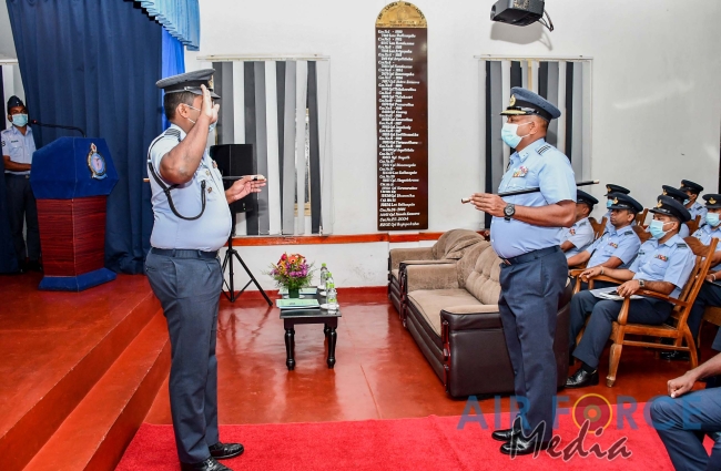 SLAF COMBAT TRAINING SCHOOL AT DIYATALAWA CONDUCTS PACE STICKS AWARDING CEREMONY