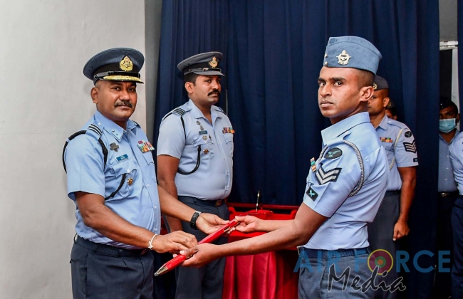 SLAF COMBAT TRAINING SCHOOL AT DIYATALAWA CONDUCTS PACE STICKS AWARDING CEREMONY