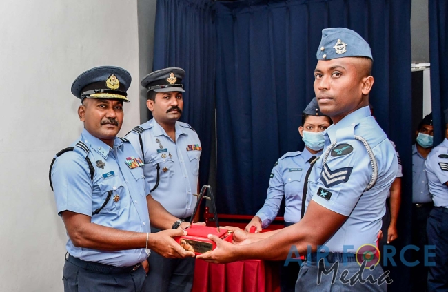 SLAF COMBAT TRAINING SCHOOL AT DIYATALAWA CONDUCTS PACE STICKS AWARDING CEREMONY
