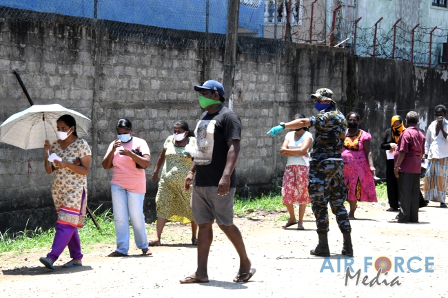 SLAF Troops together with the CMC Distribute Dry Rations to Low Income Families