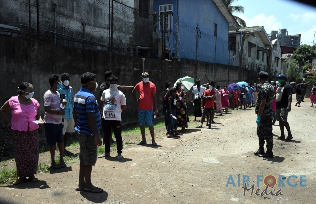 SLAF Troops together with the CMC Distribute Dry Rations to Low Income Families