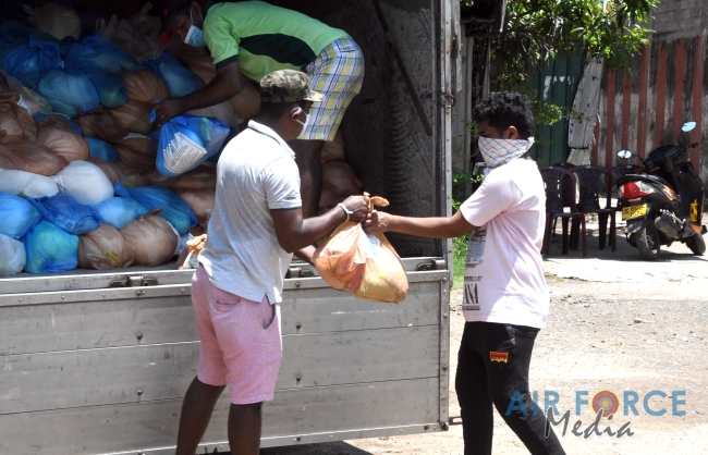 SLAF Troops together with the CMC Distribute Dry Rations to Low Income Families