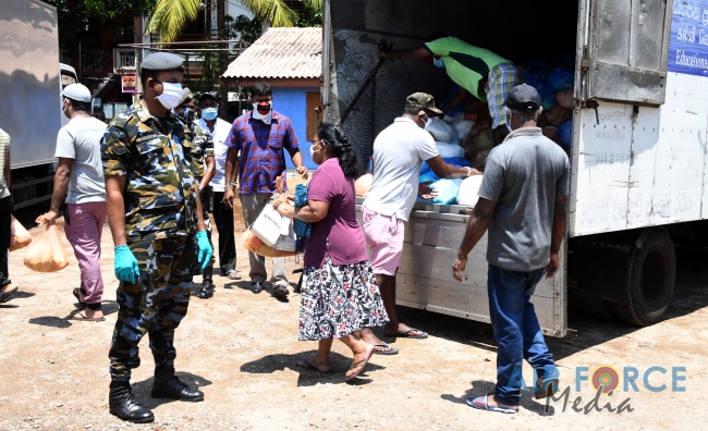 SLAF Troops together with the CMC Distribute Dry Rations to Low Income Families