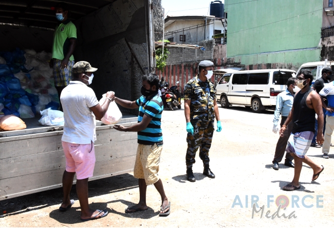 SLAF Troops together with the CMC Distribute Dry Rations to Low Income Families