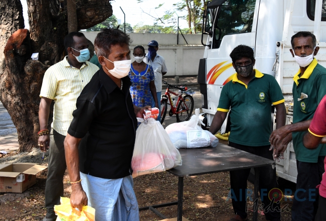 SLAF Troops together with the CMC Distribute Dry Rations to Low Income Families