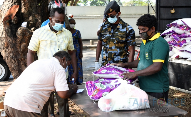 SLAF Troops together with the CMC Distribute Dry Rations to Low Income Families