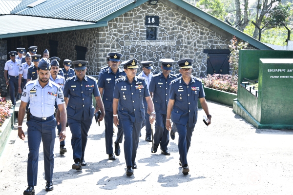 COMMANDER’S INSPECTIONS OF SLAF COMBAT TRAINING SCHOOL
DIYATALAWA