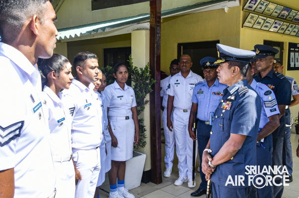 COMMANDER’S INSPECTIONS OF SLAF COMBAT TRAINING SCHOOL
DIYATALAWA
