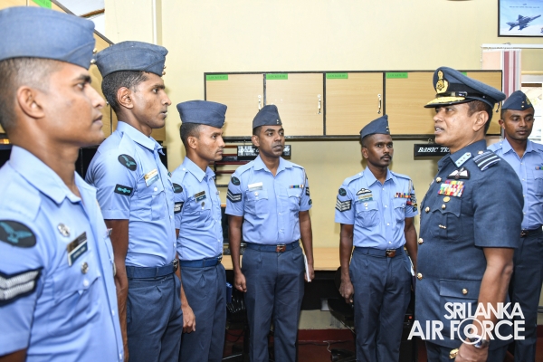 COMMANDER’S INSPECTIONS OF SLAF COMBAT TRAINING SCHOOL
DIYATALAWA