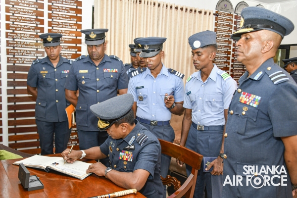 COMMANDER’S INSPECTIONS OF SLAF COMBAT TRAINING SCHOOL
DIYATALAWA