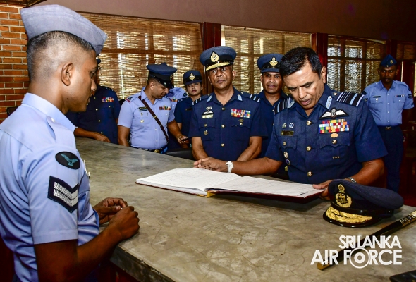 COMMANDER’S INSPECTIONS OF SLAF COMBAT TRAINING SCHOOL
DIYATALAWA