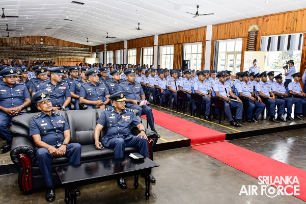 COMMANDER’S INSPECTIONS OF SLAF COMBAT TRAINING SCHOOL
DIYATALAWA