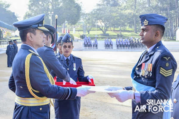 COMMANDER’S INSPECTIONS OF SLAF COMBAT TRAINING SCHOOL
DIYATALAWA