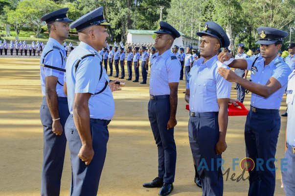 COMMISSIONING 75TH STUDENT OFFICERS COURSE, LANYARD AND CANE AWARDING CEREMONY OF GUNNER INSTRUCTORS HELD AT DIYATALAWA