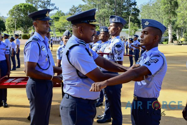 COMMISSIONING 75TH STUDENT OFFICERS COURSE, LANYARD AND CANE AWARDING CEREMONY OF GUNNER INSTRUCTORS HELD AT DIYATALAWA
