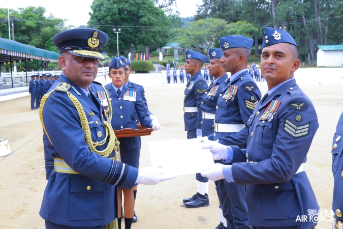 COMMANDER’S INSPECTION AT SLAF COMBAT TRAINING SCHOOL DIYATALAWA