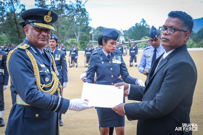 COMMANDER’S INSPECTION AT SLAF COMBAT TRAINING SCHOOL DIYATALAWA