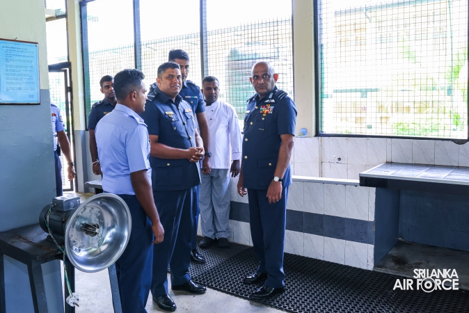 COMMANDER’S INSPECTION AT SLAF COMBAT TRAINING SCHOOL DIYATALAWA
