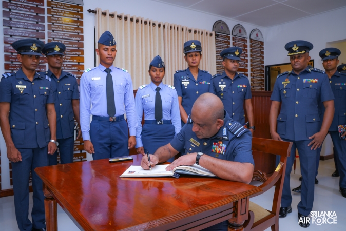 COMMANDER’S INSPECTION AT SLAF COMBAT TRAINING SCHOOL DIYATALAWA
