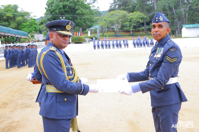 COMMANDER’S INSPECTION AT SLAF COMBAT TRAINING SCHOOL DIYATALAWA