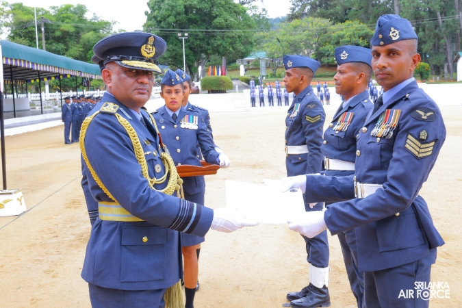COMMANDER’S INSPECTION AT SLAF COMBAT TRAINING SCHOOL DIYATALAWA