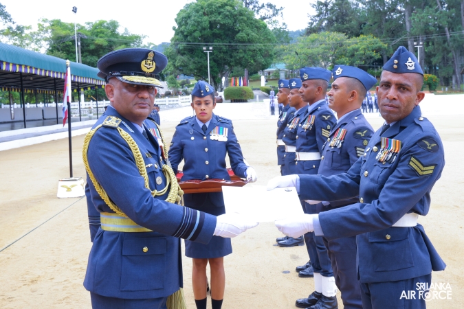 COMMANDER’S INSPECTION AT SLAF COMBAT TRAINING SCHOOL DIYATALAWA
